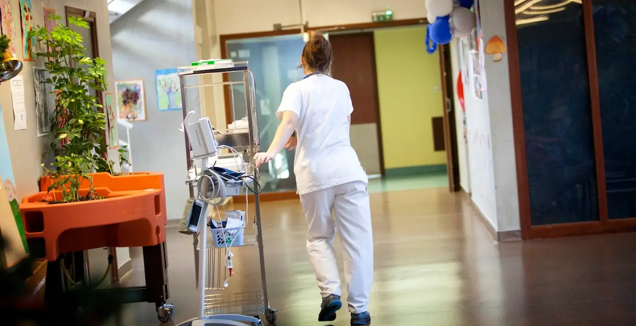 Une infirmière se voit refuser la nationalité française pour avoir trop travaillé
