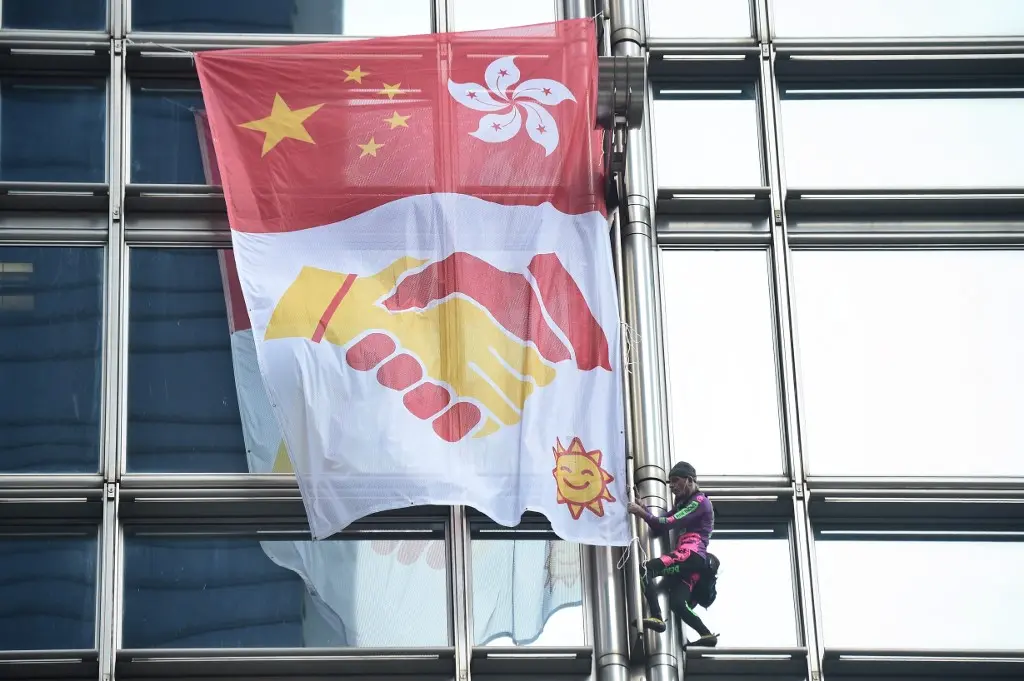 Le “Spider-Man” français a escaladé à mains nues un gratte-ciel de Hong Kong