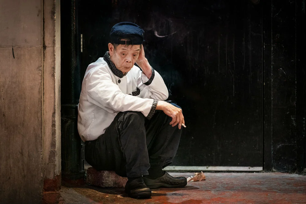 En images : dans l’intimité des pauses cigarette des chefs du Chinatown londonien