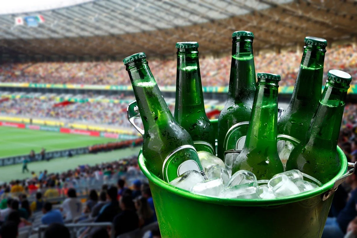 Et si l’alcool revenait une bonne fois pour toutes dans les stades français ?