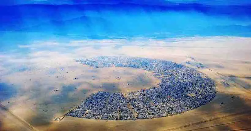 En images : 30 ans d’évolution du Burning man, entre véhicules mutants et vues au drone