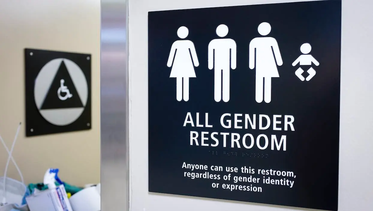 Au Portugal, les lycéens transgenres vont pouvoir utiliser les toilettes de leur choix
