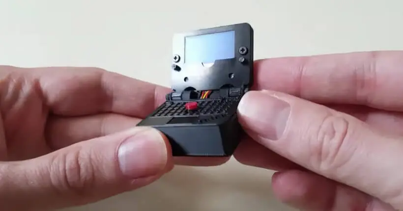 Vive les crampes de doigts, voici le plus petit PC gaming au monde