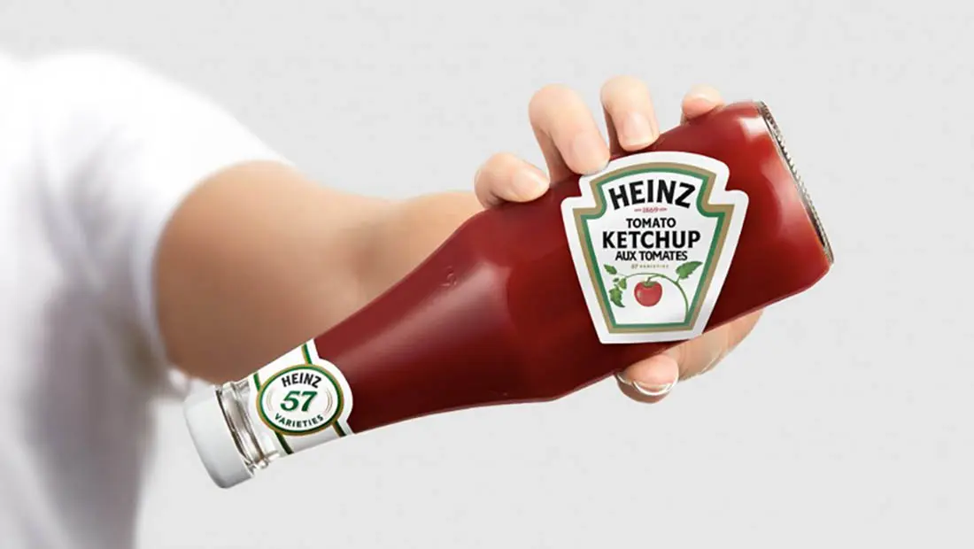 On a enfin la solution pour verser correctement le ketchup depuis une bouteille en verre
