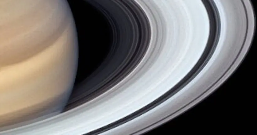 Les anneaux de Saturne se révèlent dans une image tourbillonnante du télescope Hubble