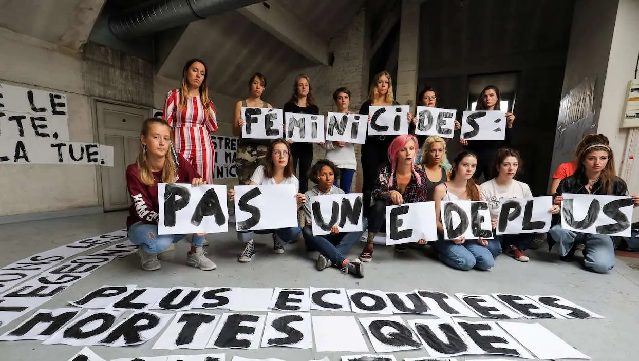 Ivry-sur-Seine : une jeune femme meurt défenestrée, la thèse du féminicide privilégiée