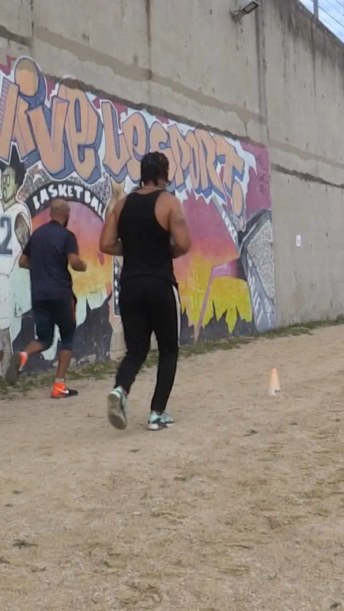 Vidéo : ces détenus ont couru un semi-marathon en prison pour lever des fonds