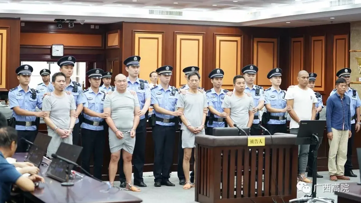 Chine : 5 tueurs à gages se refourguent un meurtre… Avertie, la cible prévient la police