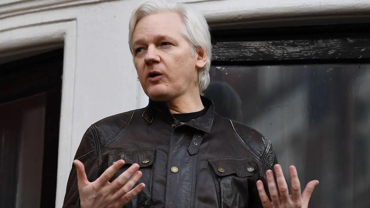 Le parquet suédois abandonne les poursuites pour viol contre Julian Assange