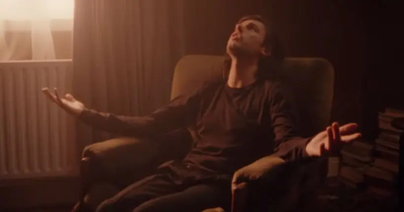 Orelsan se balade parmi les revenants dans le clip sombre de “Fantômes”