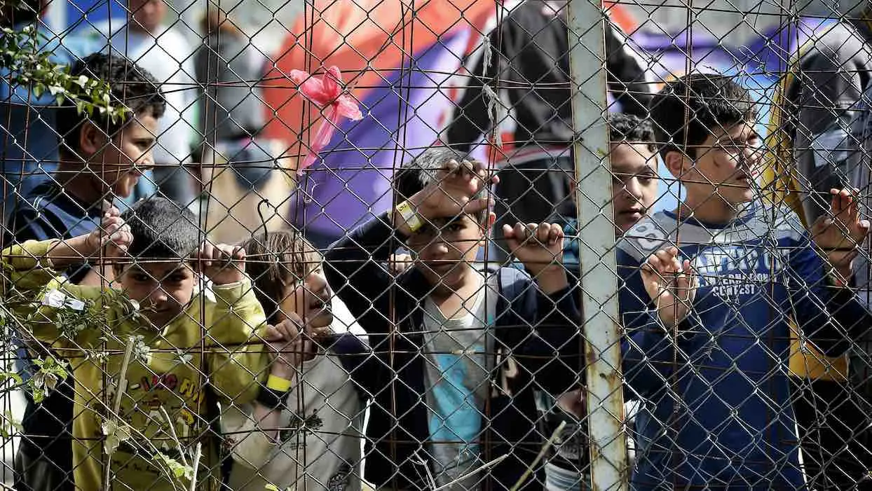 Dans le camp de réfugiés à Lesbos, des enfants souhaitent mourir pour échapper à l’enfer