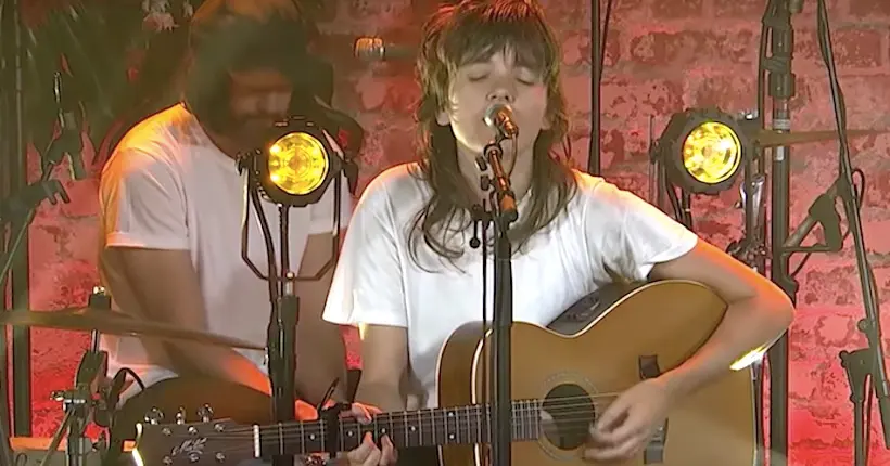 Vidéo : Courtney Barnett reprend Leonard Cohen et lâche un album live surprise