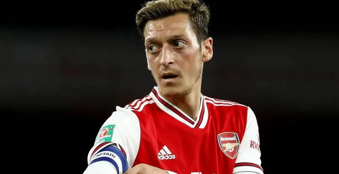 Mesut Özil a été retiré de la version chinoise de PES après ses propos sur les Ouïghours