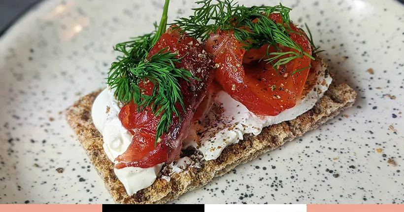 Tuto : saumon façon gravlax, confit à la betterave et aneth