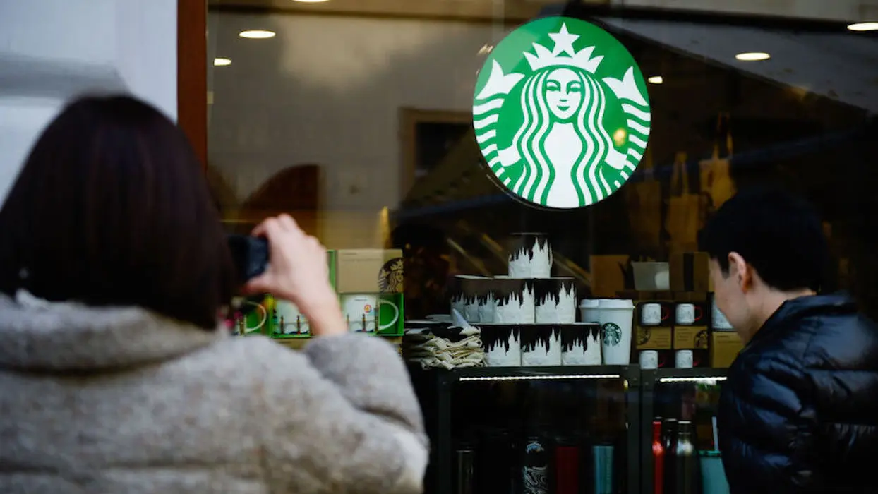 Pour faire bouger les lignes, une asso végane devient actionnaire de Starbucks