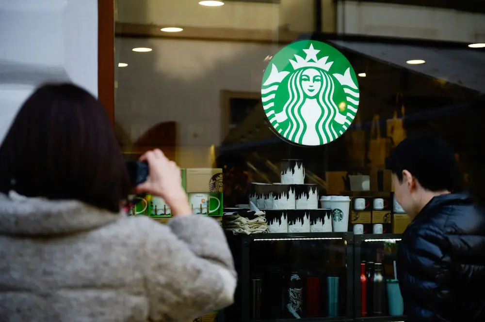 Pour faire bouger les lignes, une asso végane devient actionnaire de Starbucks