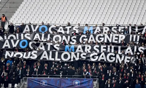 Contre la réforme des retraites, des avocats ont manifesté pendant Marseille-Strasbourg