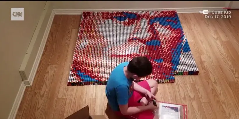 Un enfant dyslexique a créé un portrait géant de John Cena avec des Rubik’s Cube