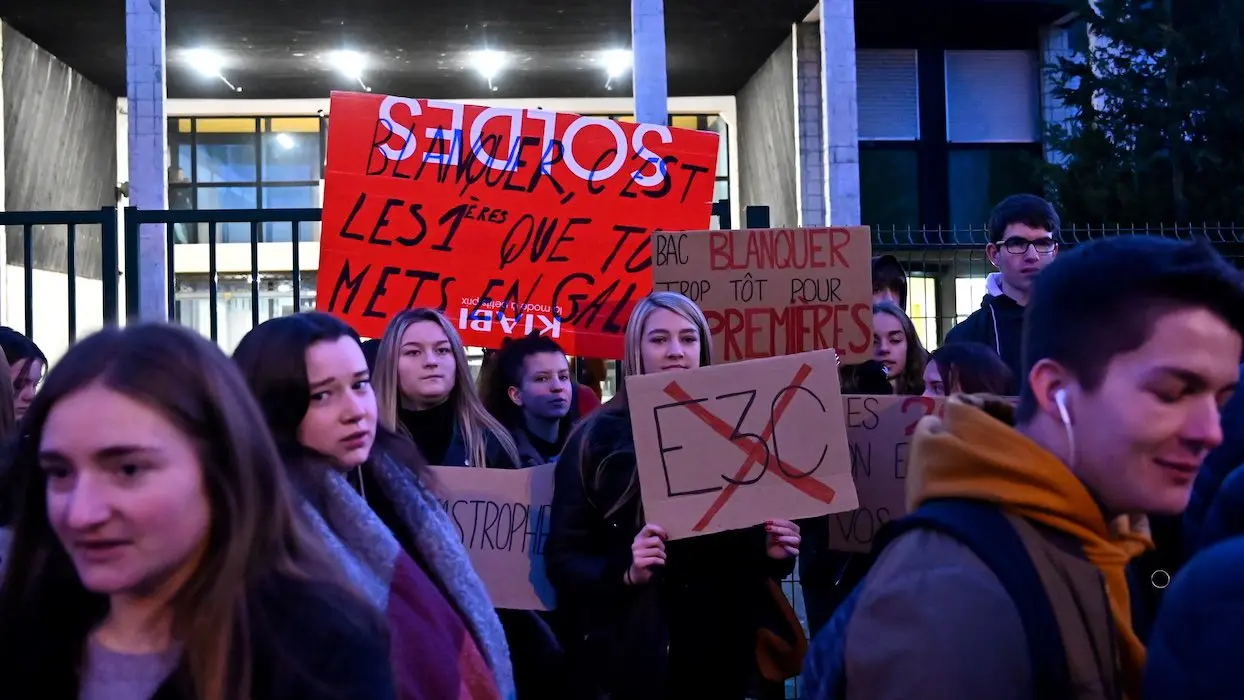 “On bloque tout” : des lycées protestent contre la réforme du bac