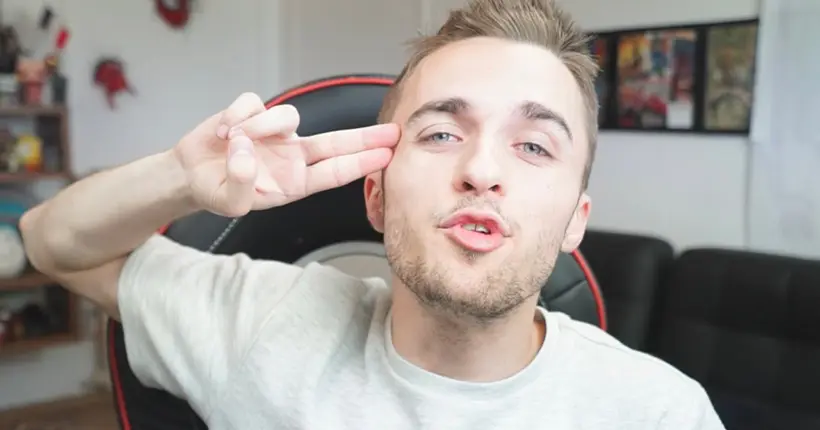 Squeezie signe avec un label et se lance (officiellement) dans la musique