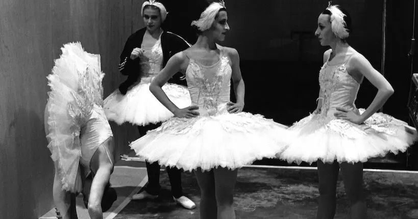 Pieds en sang et mondanités : une expo explore les coulisses d’un prestigieux ballet