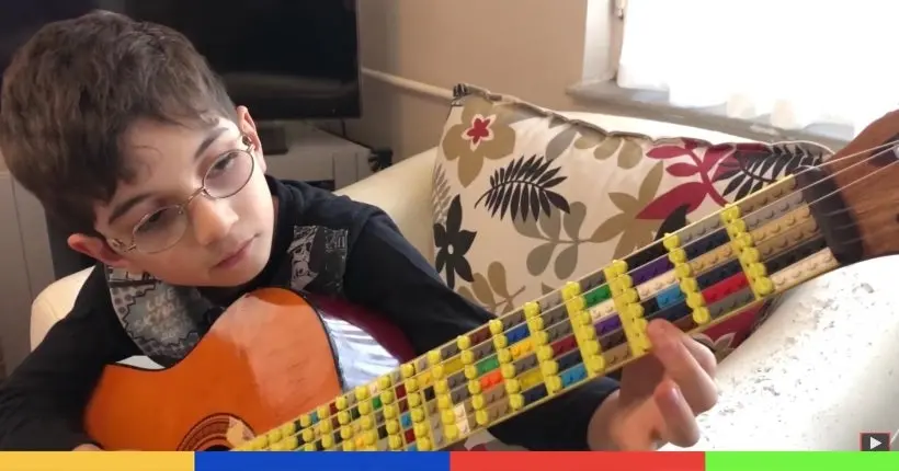 Vidéo : il fabrique une guitare microtonale en Lego