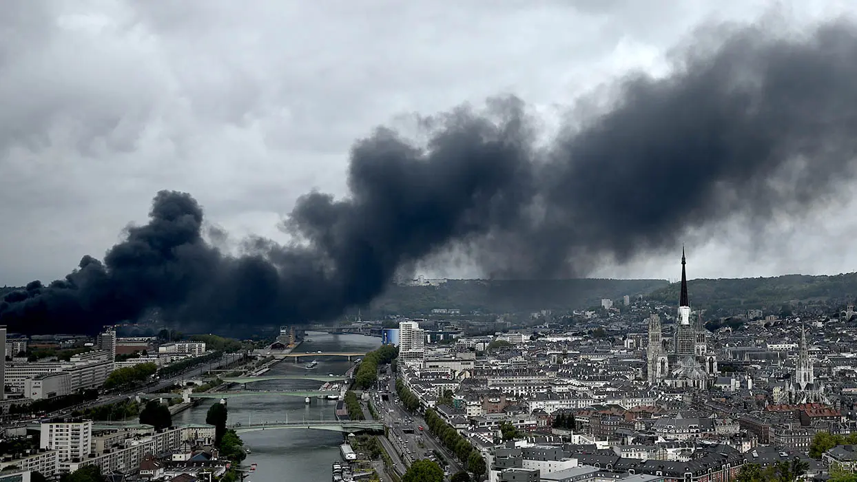 Lubrizol mis en examen pour les dégâts environnementaux causés par l’incendie de Rouen