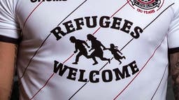 En Irlande, le Bohemian FC dévoile un maillot floqué “Refugees Welcome”