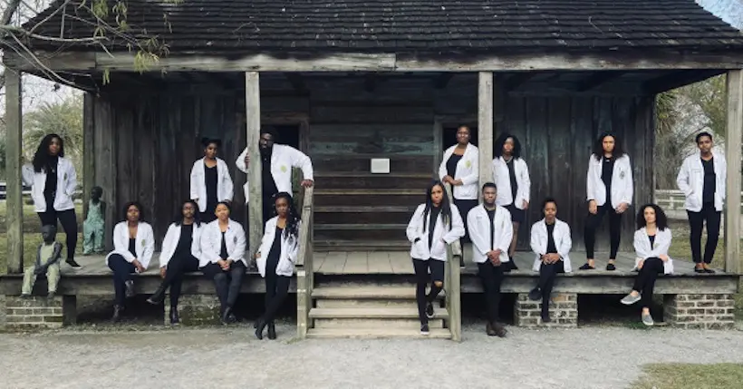 Symbole de lutte : des étudiants noirs posent devant une ancienne plantation esclavagiste