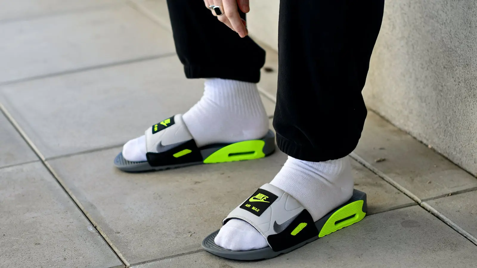 Nike : oui, les claquettes Air Max 90 sont bien réelles