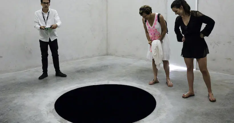 Anish Kapoor va révéler des sculptures faites avec le “noir le plus noir” qu’il possède