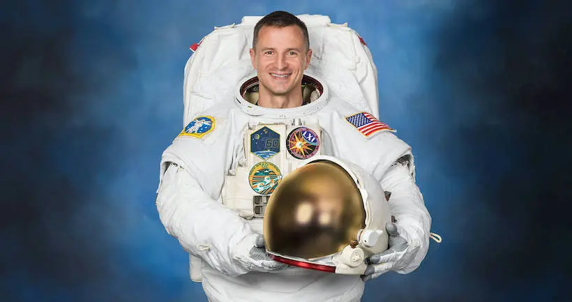 Depuis l’espace, un astronaute poste une photo pour rendre hommage au personnel soignant
