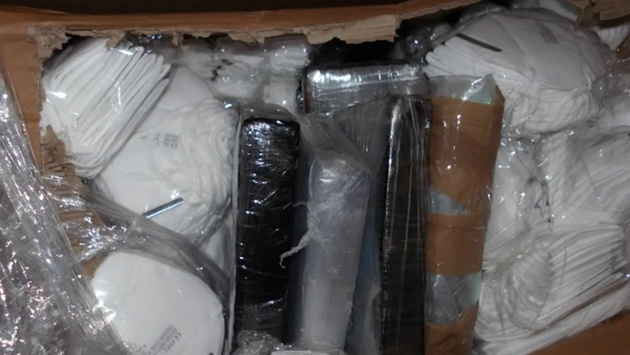 Plus d’un million d’euros de cocaïne cachée dans une livraison de masques
