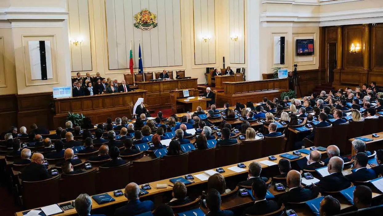 Les députés et ministres bulgares vont reverser leur salaire à la santé publique