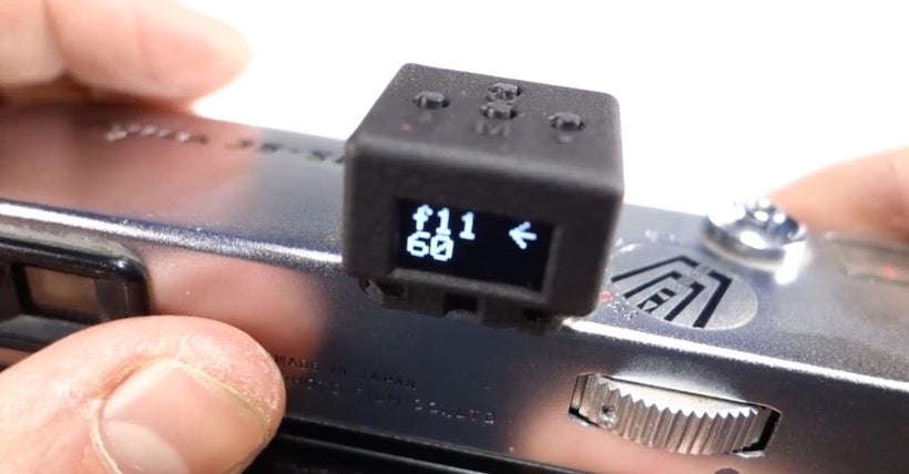 Ce posemètre miniature vous permet de mesurer la lumière pour vos appareils argentiques