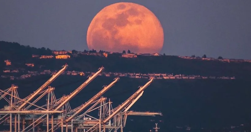 En images : la Super-Lune rose d’avril a ébloui le monde entier