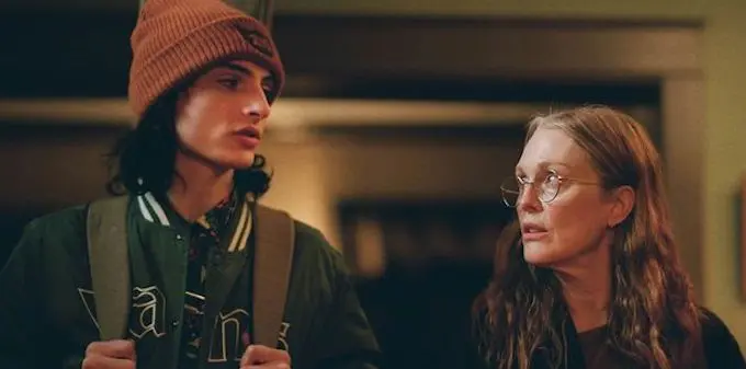 Le premier film de Jesse Eisenberg se révèle en images avec un joli casting