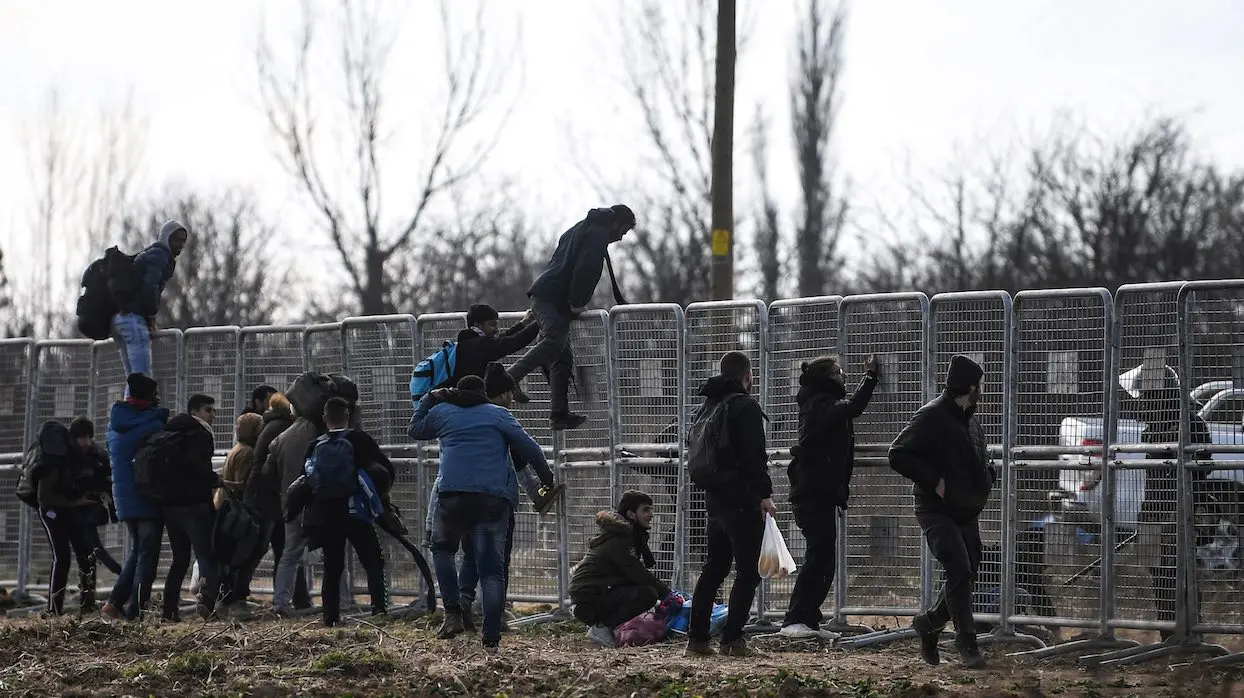 Et pendant ce temps : la police grecque aurait bien tiré à balles réelles sur des migrants