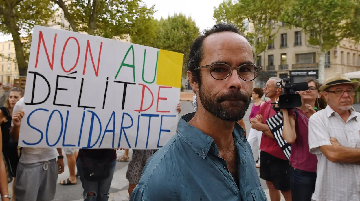 Aide aux migrants : Cédric Herrou relaxé, le principe de fraternité consacré