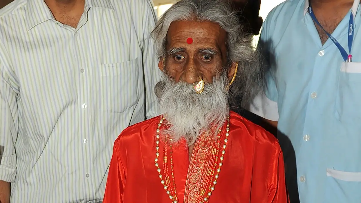 Le yogi indien affirmant n’avoir pas mangé ou bu pendant 80 ans est mort