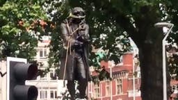 À Bristol, la statue d’un marchand d’esclaves déboulonnée pourrait finir dans un musée
