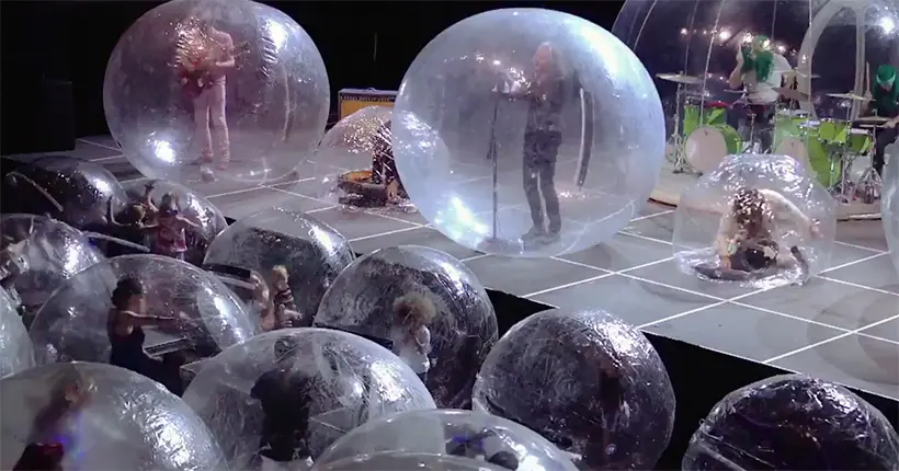 Vidéo : les Flaming Lips ont trouvé LA solution pour des concerts en toute sécurité