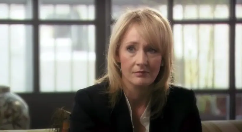 J. K. Rowling révèle avoir été victime de violences conjugales et d’agressions sexuelles