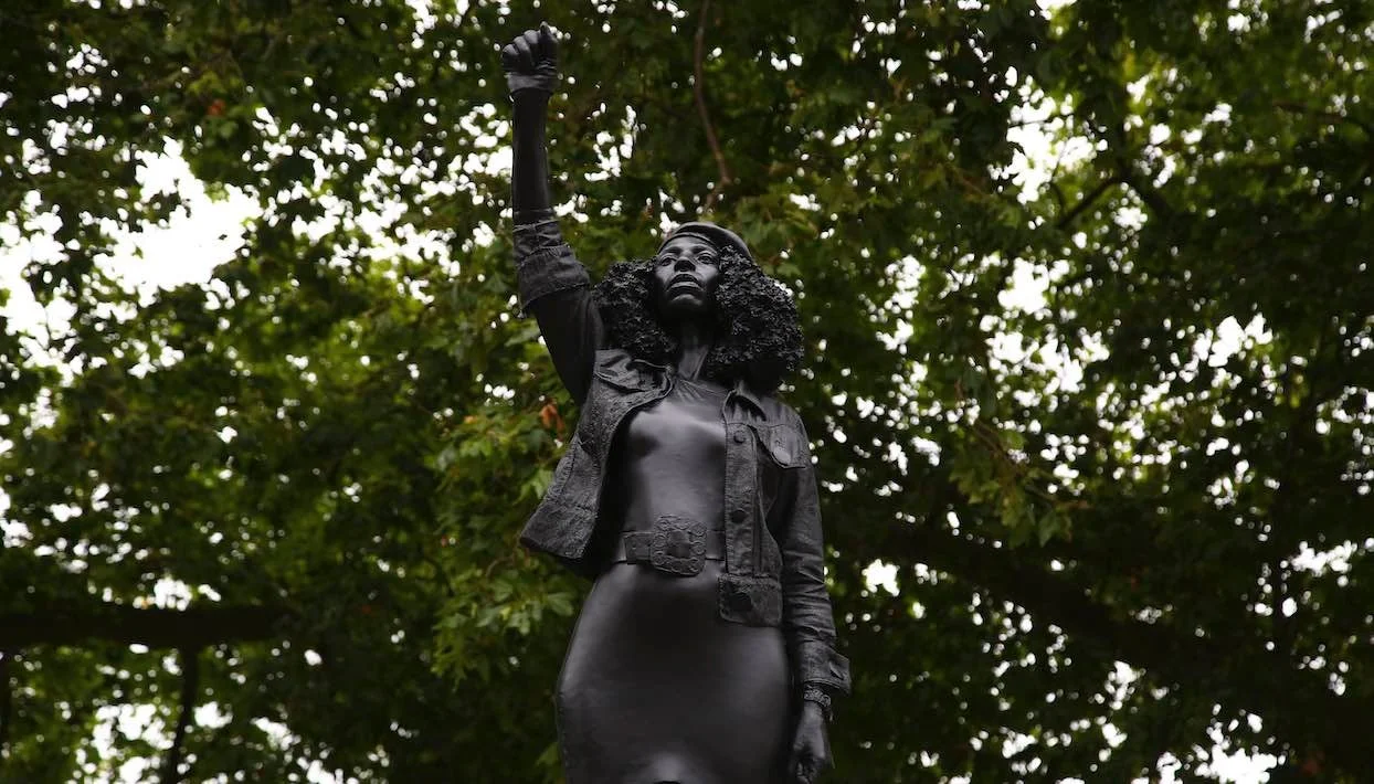 Bristol : la statue d’une militante Black Lives Matter remplace celle d’un esclavagiste