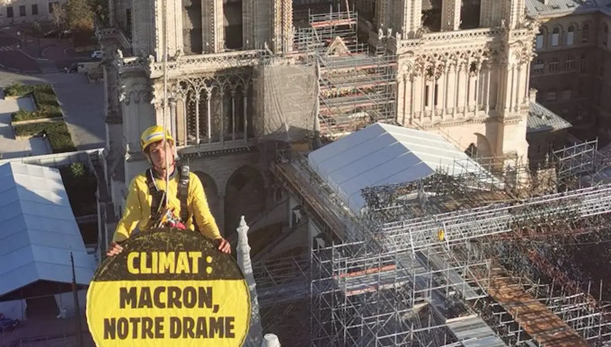 Urgence climatique : Greenpeace interpelle le gouvernement depuis Notre-Dame