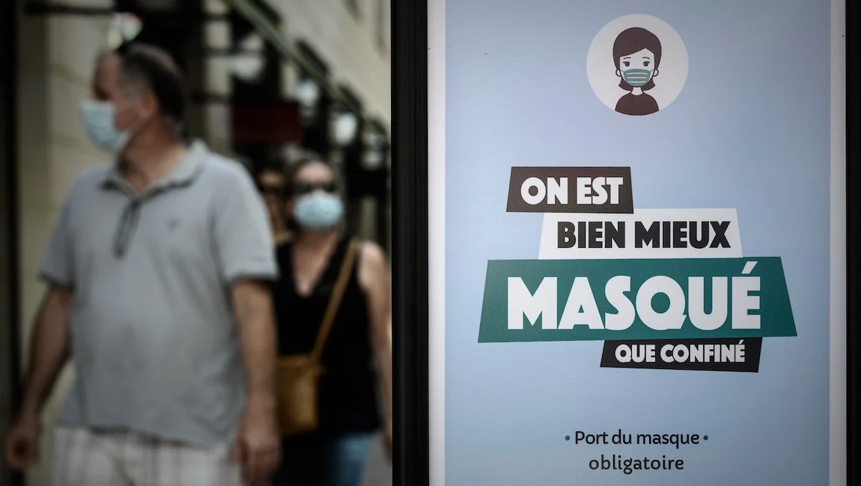 Dès aujourd’hui, le masque devient obligatoire dans les espaces publics clos