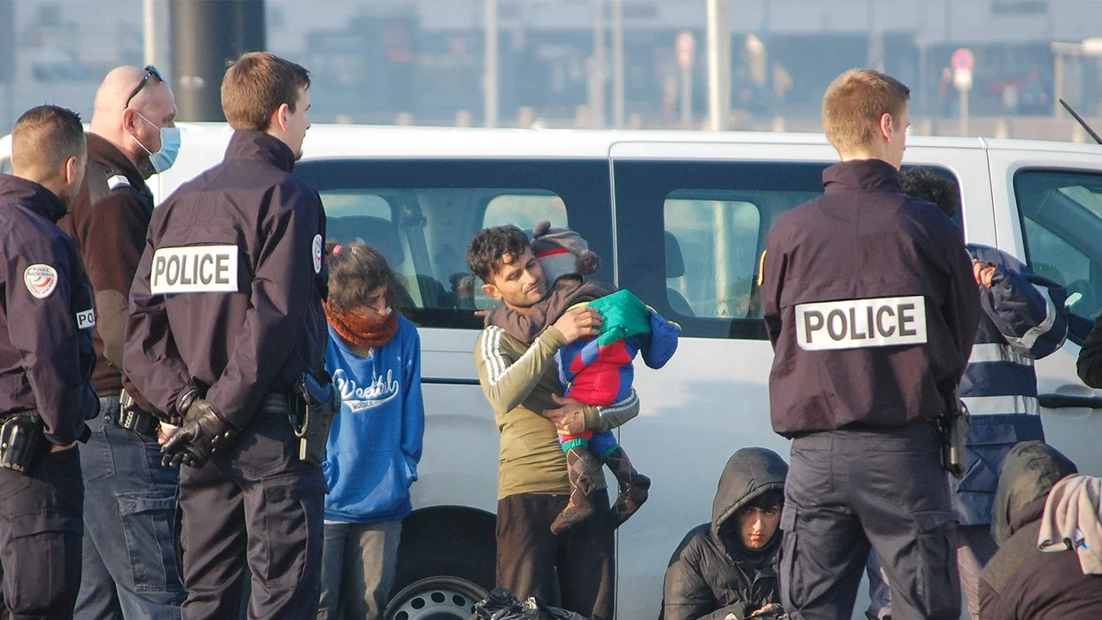 Migrants à Calais : des associations saisissent la Défenseure des droits