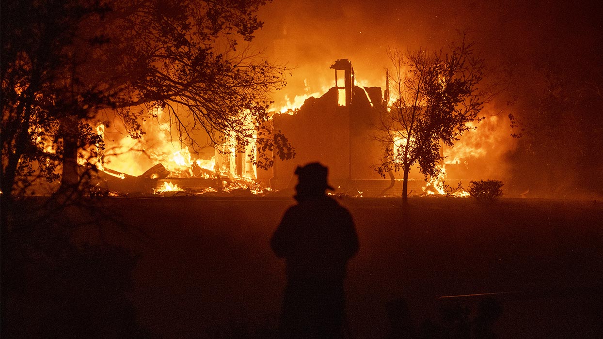 États-Unis : des milliers de personnes fuient des incendies en Californie
