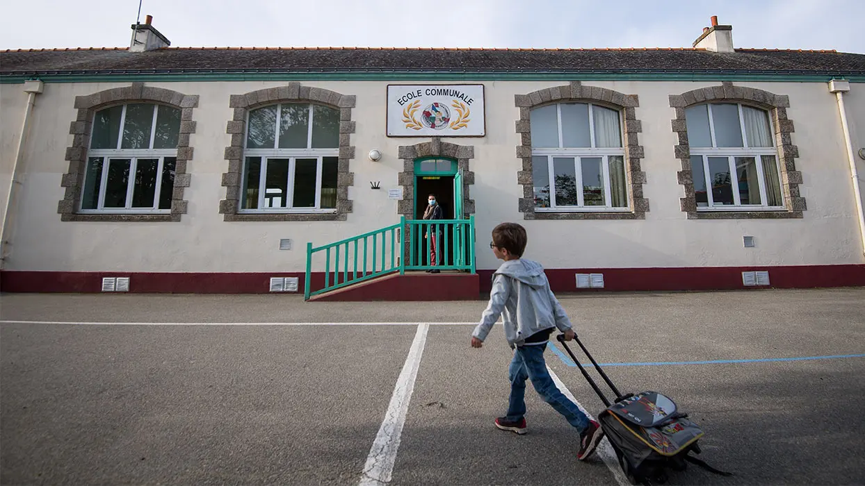 Covid-19 : “Il y aura des contaminations à l’école”, prévient le professeur Delfraissy