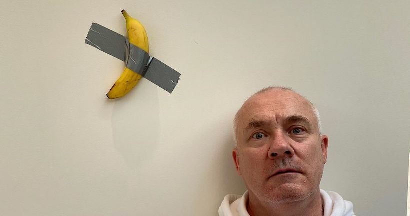 L’artiste Damien Hirst a proposé d’échanger une de ses œuvres contre la banane de Cattelan